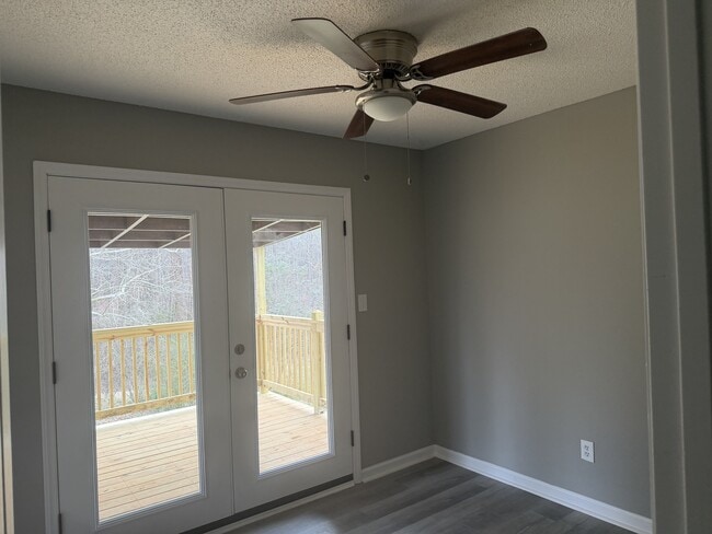 Building Photo - 524 Newcastle Rd