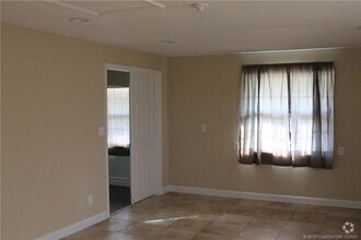 Building Photo - 6105 SW Gator Trail