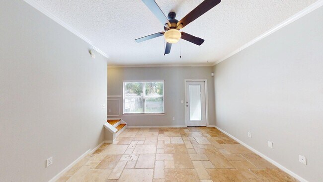 Building Photo - 2 BR 2 BA  TOWNHOME  -    Southern Creek S...