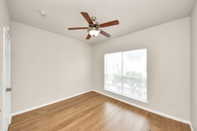 Building Photo - 9200 Westheimer Rd