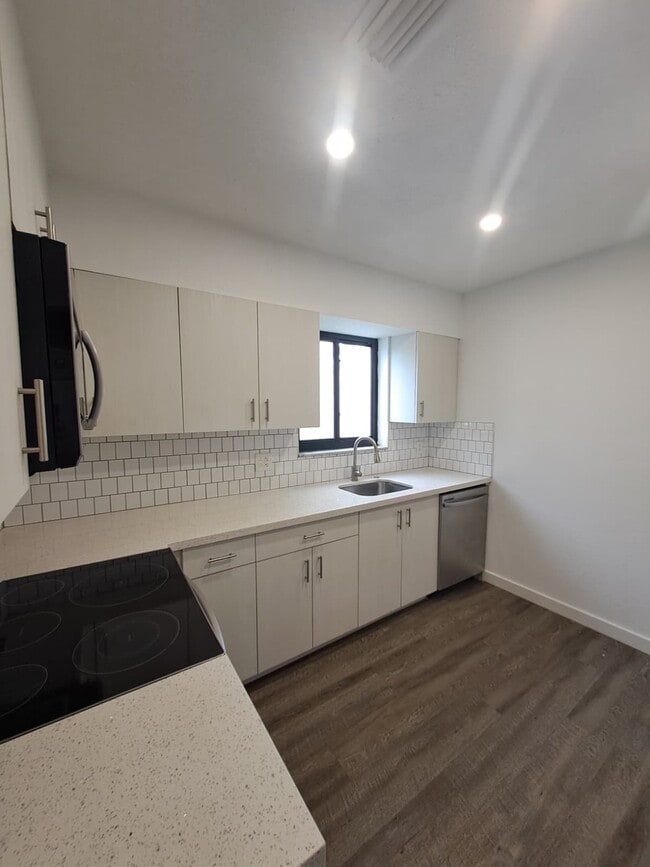 Building Photo - 2835 SW 2nd St