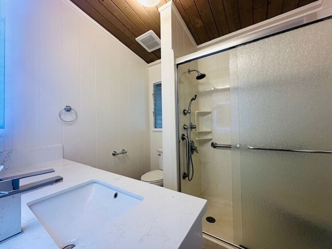 Building Photo - 3 Bedroom, 2 Bathroom with Carport (Pearl ...