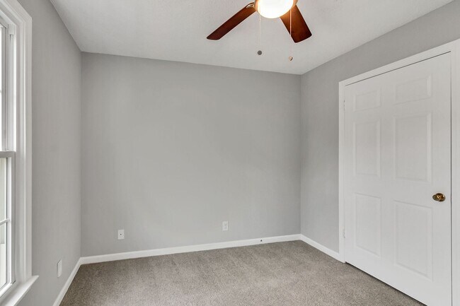 Building Photo - 900 Cimarron Ct