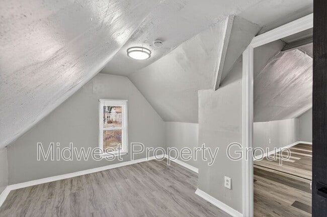 Building Photo - 6619 Etzel Ave