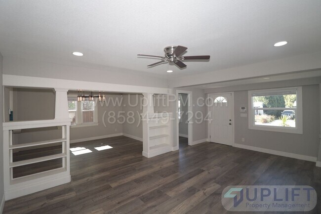 Building Photo - Cozy 2B/2BA with office/den