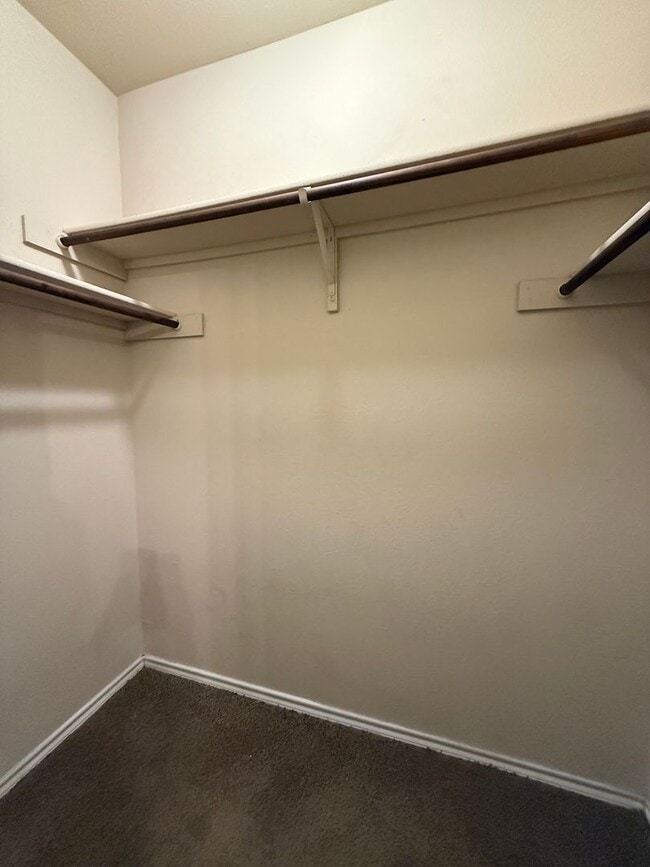 Building Photo - 125-131 Creekside Villa Dr