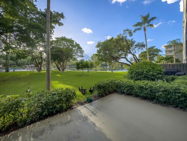 Building Photo - 2112 S Cypress Bend Dr