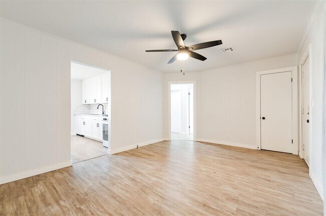 Building Photo - 314 W 36th St