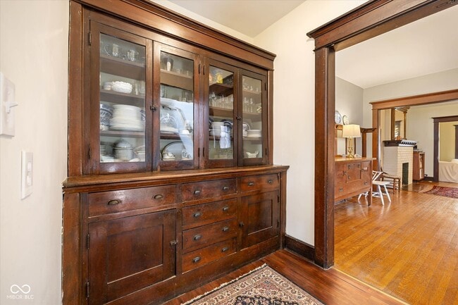 Building Photo - 963 Woodruff Pl W Dr