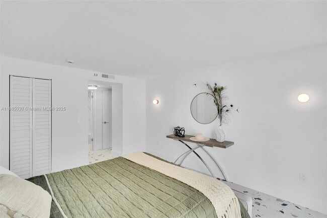 Building Photo - 3527 NE 168th St