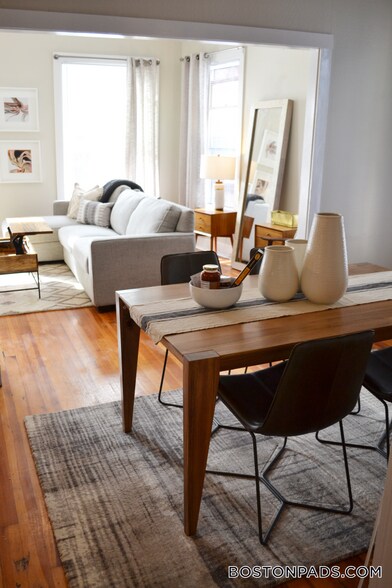 Building Photo - 435 Hanover St