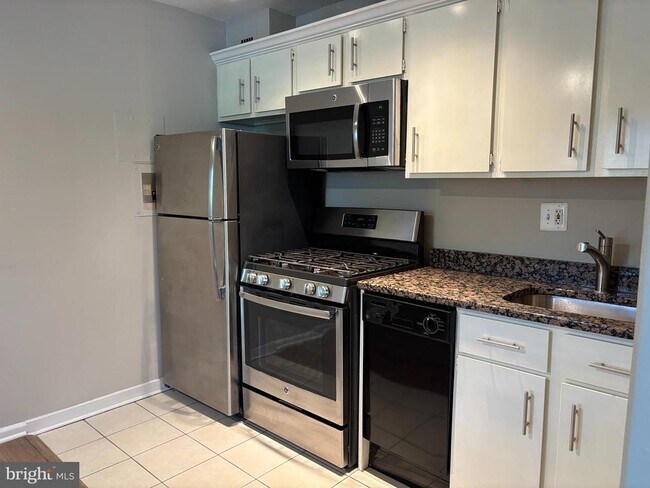 Building Photo - 1300 S Arlington Ridge Rd