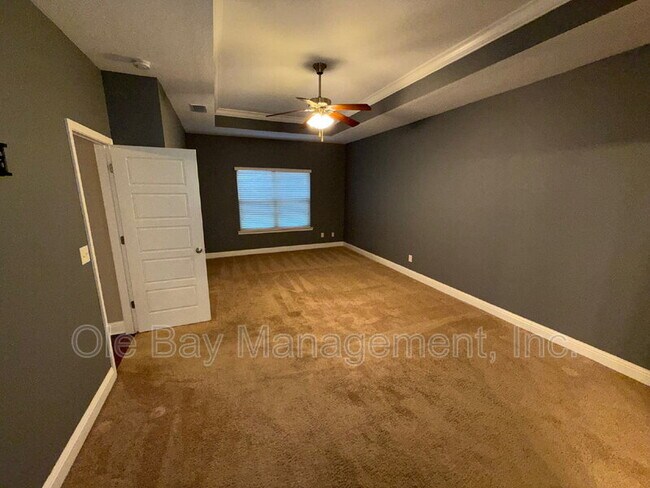 Building Photo - 10013 Summer Woods Cir N