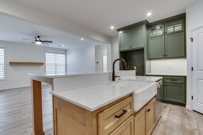 Building Photo - Welcome to Bungalow Heights! Edmond Townhome w/ Balcony, Yard & Resort Amenities