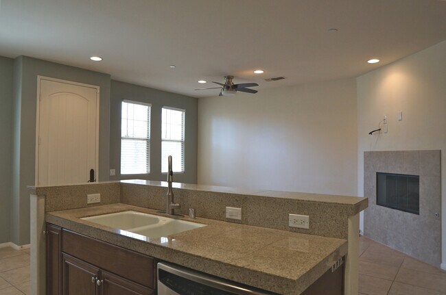 Building Photo - 423 Copper Canyon Rd