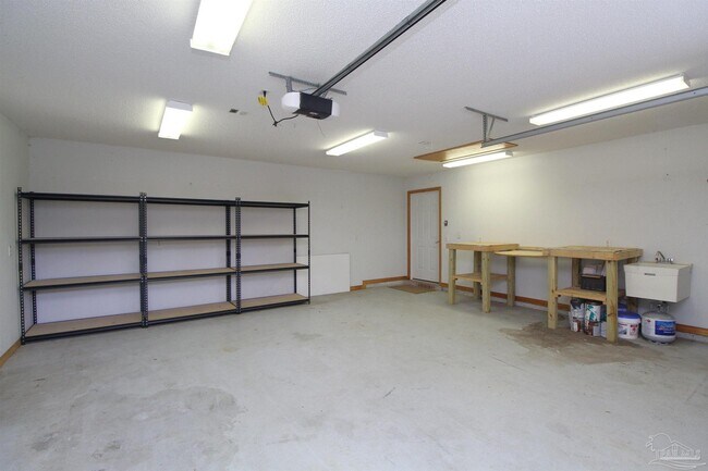 Building Photo - 174 Emmons Ln