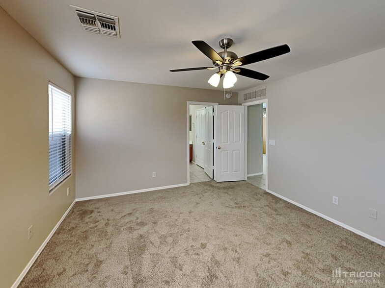 Building Photo - 43766 Elm Dr