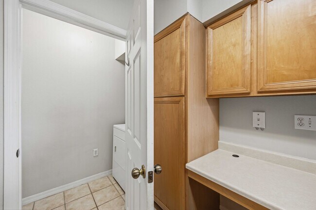 Building Photo - 1195 Villagio Cir