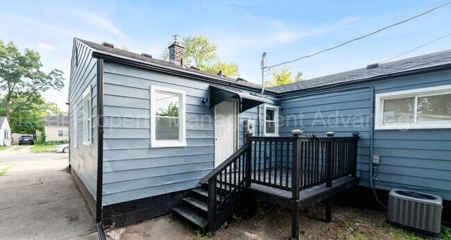 Building Photo - 1513 E Meyers Ave