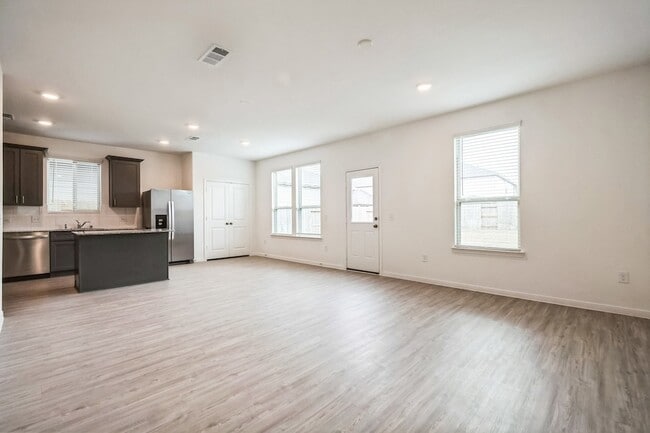 Building Photo - 16523 Pine Arrow Dr