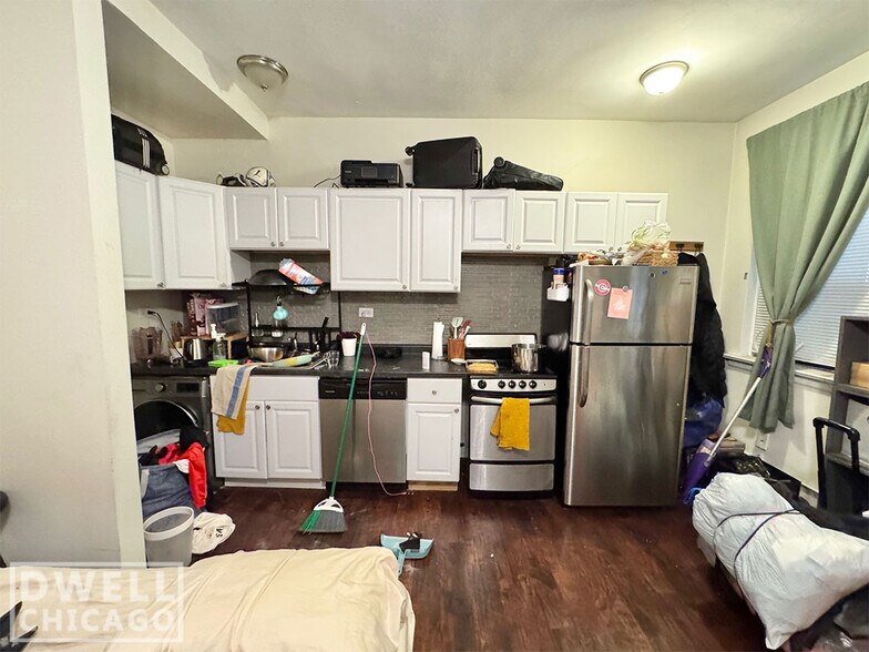 Primary Photo - 3350 N Marshfield Ave