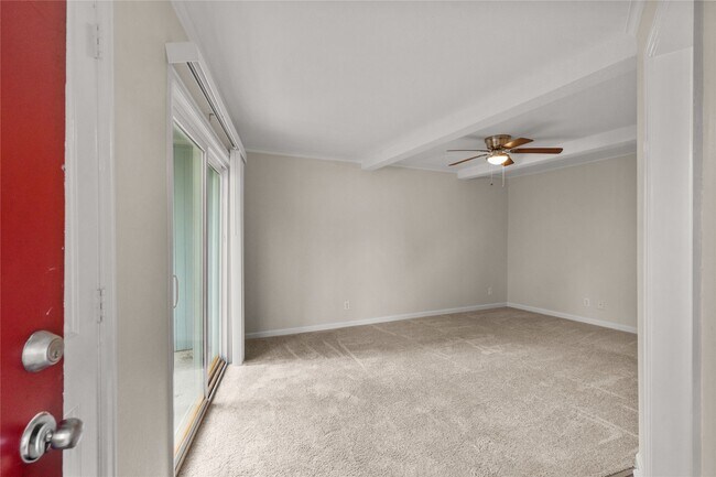 Building Photo - 102 The Strand