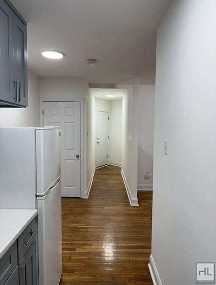 Building Photo - 32 STREET