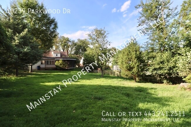 Building Photo - 10239 Parkwood Dr