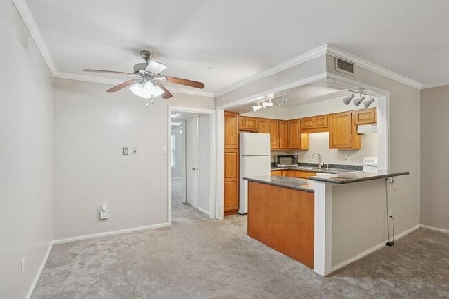 Building Photo - 2732 Whitney Pl