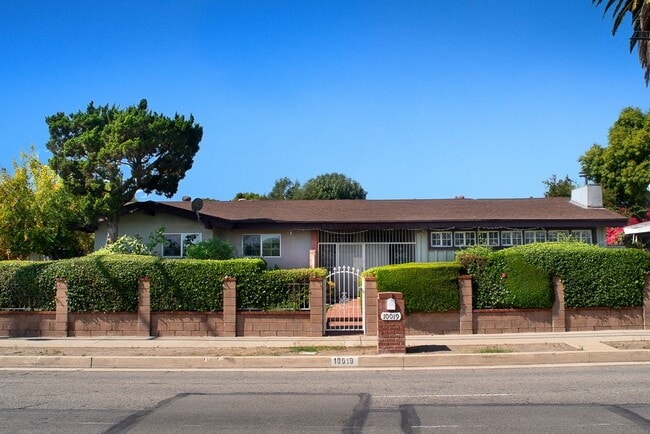 Building Photo - 10019 Balboa Blvd