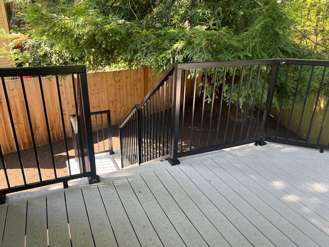 Building Photo - 4bd/2.75ba Bellevue Home