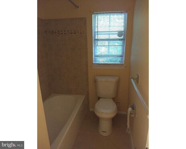 Building Photo - 743 Jackson St