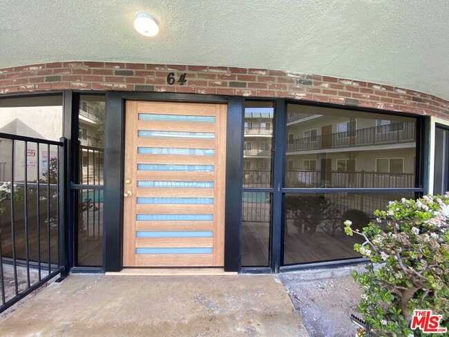 Primary Photo - 13400 Cordary Ave