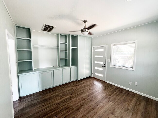 Building Photo - 118 Green Meadows Dr