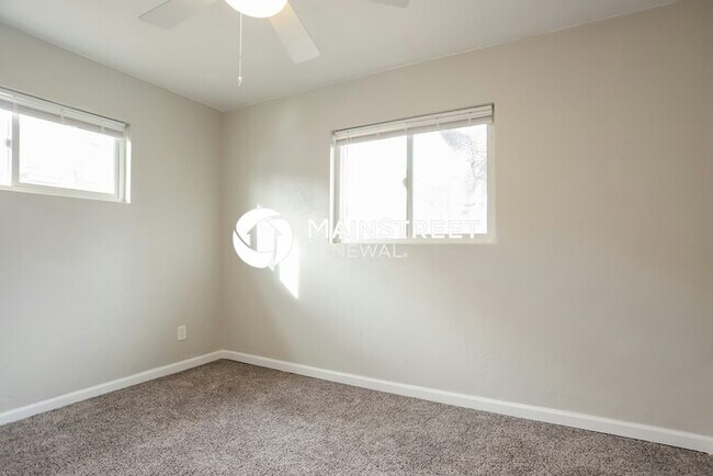 Building Photo - 3 Bedroom Pet-Friendly Home in AURORA, CO with Main Street Renewal