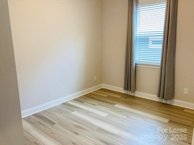Building Photo - 6140 Pier Dr