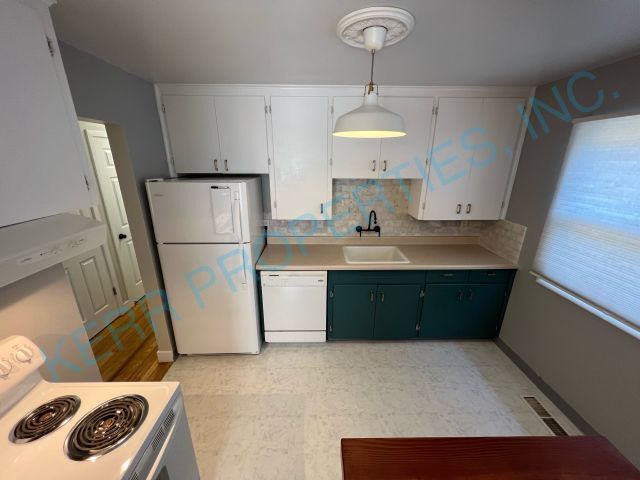 Building Photo - FREE RENT! Charming 3-Bedroom Retreat in Vibrant Portland Neighborhood! SCREENING CHARGES TO BE R...