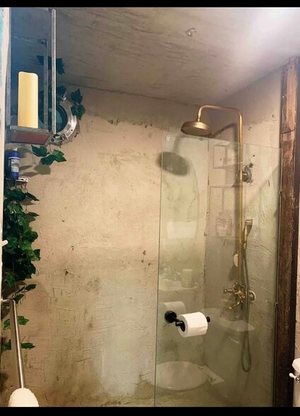 Building Photo - 102 Chapel St