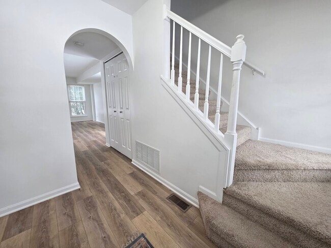 Building Photo - 170 Half Moon Cir