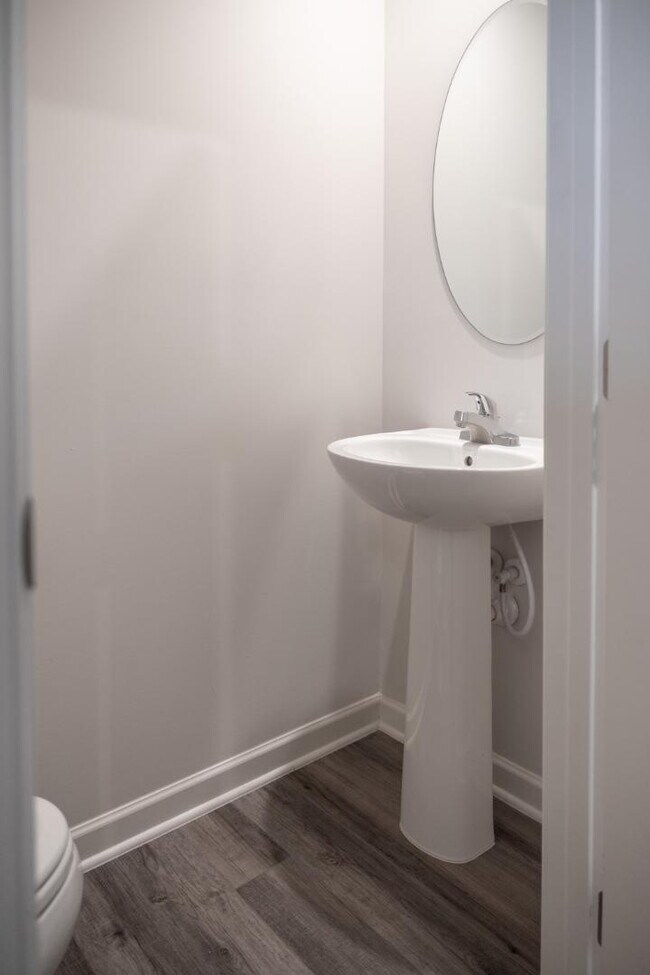 Building Photo - 3 bedroom, 2.5 bathroom townhouse.