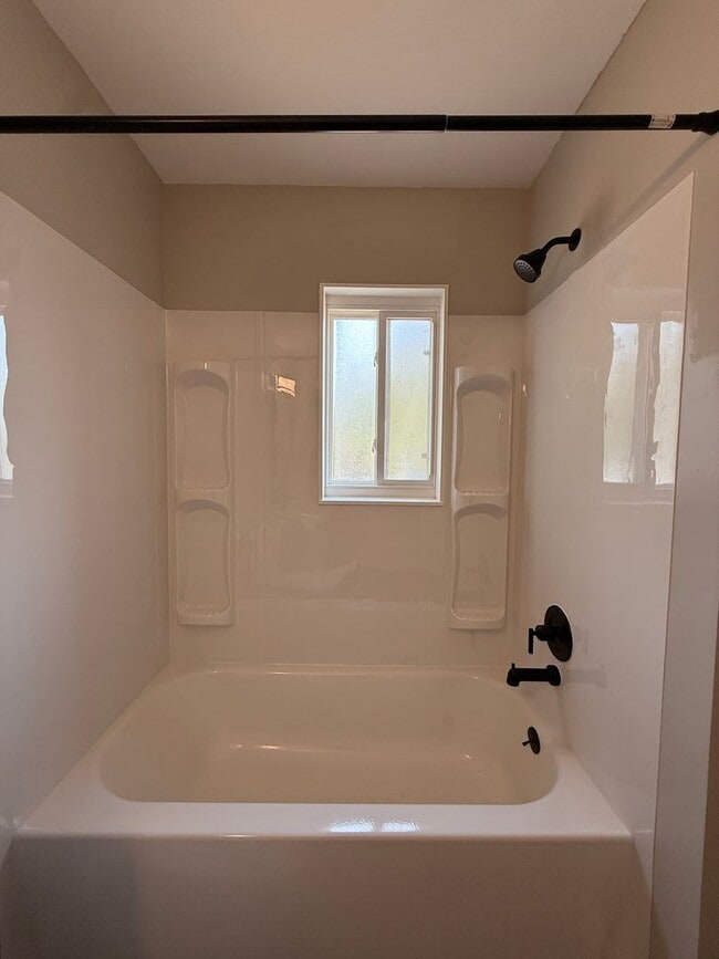 Building Photo - Centrally Located Single Story Updated Home