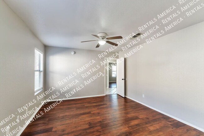 Building Photo - 6244 S Sarah Elizabeth Dr