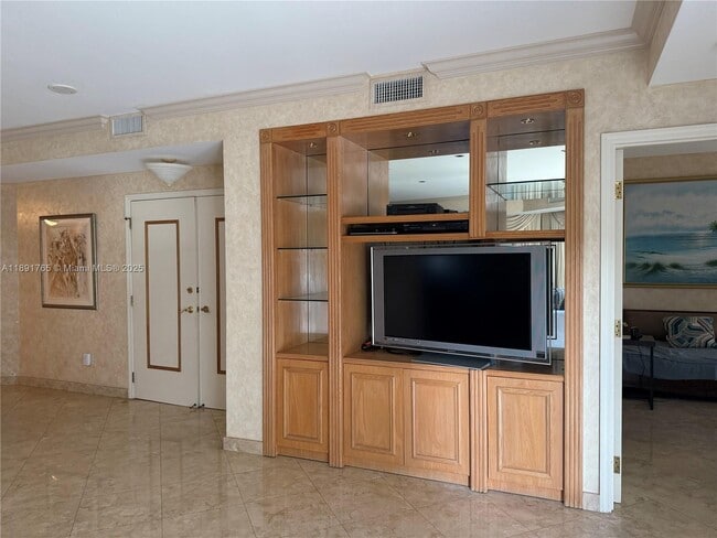 Building Photo - 9601 Collins Ave