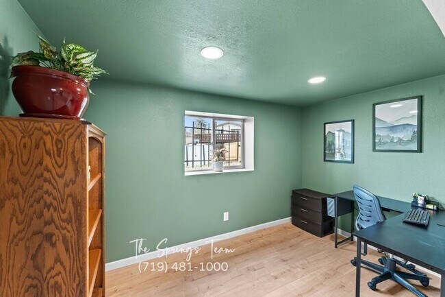Building Photo - 1730 Hathaway Dr
