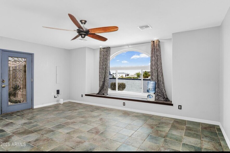 Building Photo - 15482 S Sequoia Cir