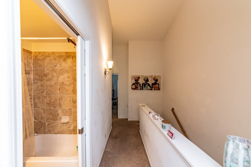 Building Photo - 551 George St