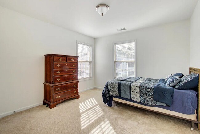 Building Photo - 132 Carolina Wren Ave
