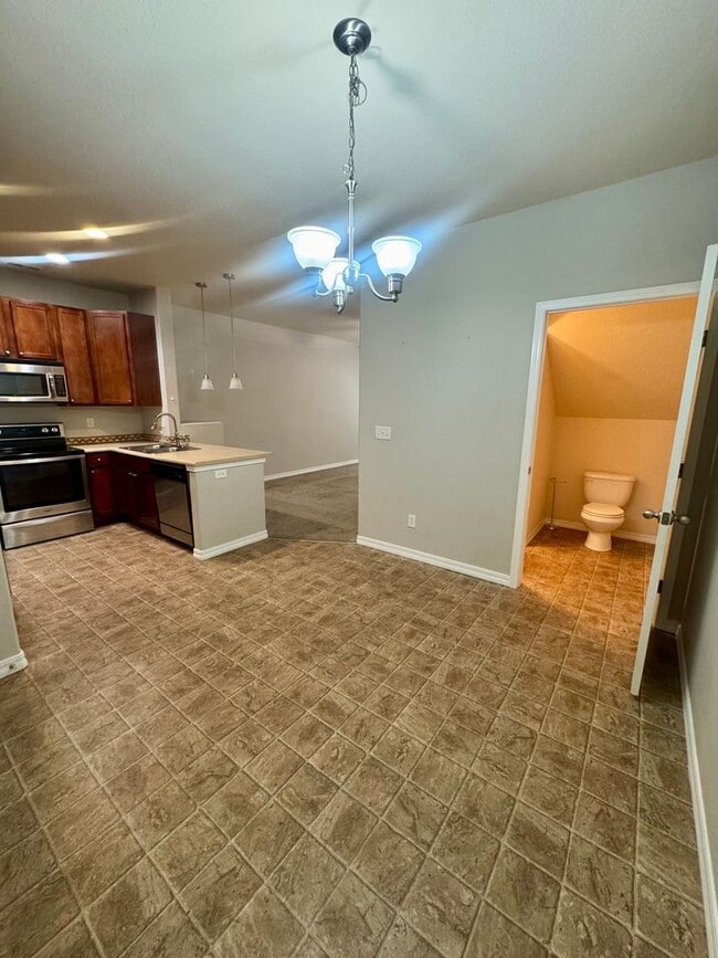 Building Photo - Updated Townhome in North Colorado Springs