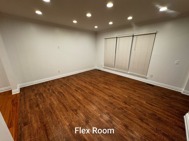 Building Photo - 35841 Ashford Dr