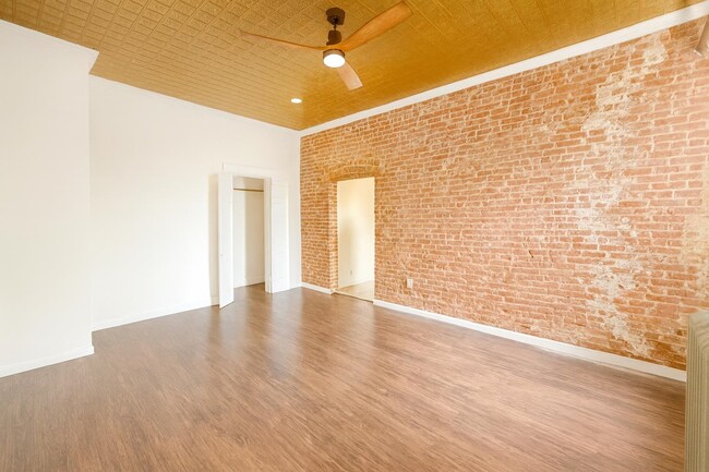 Building Photo - 155 Midland Ave